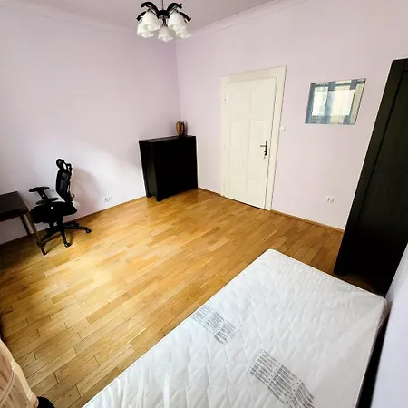 Quiet 4-bedroom Old Town Διαμέρισμα Krasków