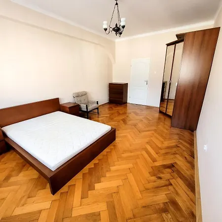 Quiet 4-bedroom Old Town Krakau