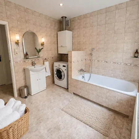 Sauna 4-bedroom Апартаменты Краков